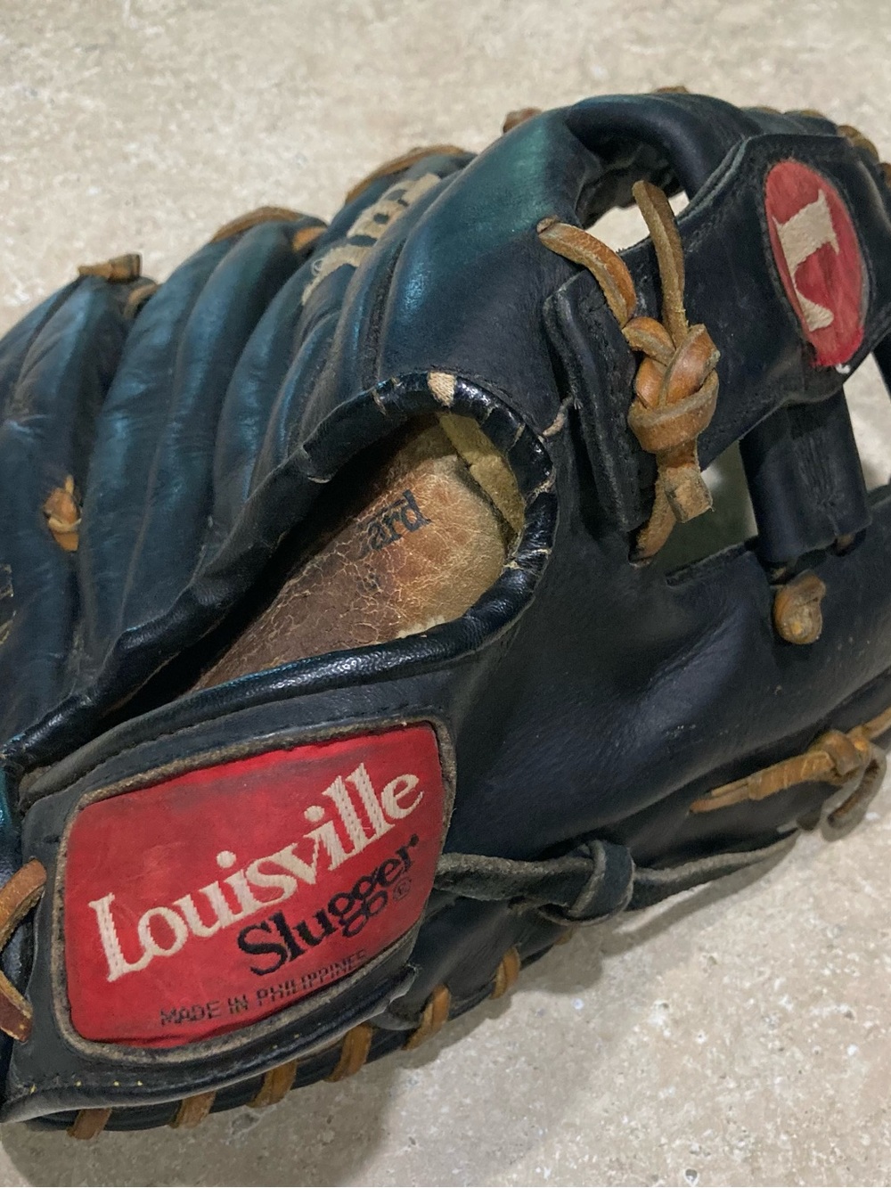 Louisville Slugger Black Leather Baseball Glove - Black/Tan